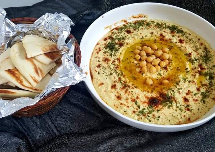 3 Essential Mediterranean Hummus and Cucumber on Pita Bread Dishes You Have To Try
